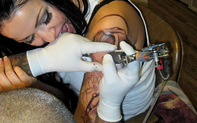Labe Zij zijn Laan Tattoo gevaren | De risico's van een tatoeage - Tattoo Platform